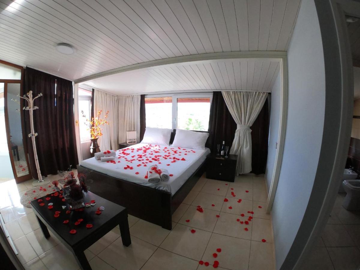 Hotel Anxhelo Kucove Bagian luar foto