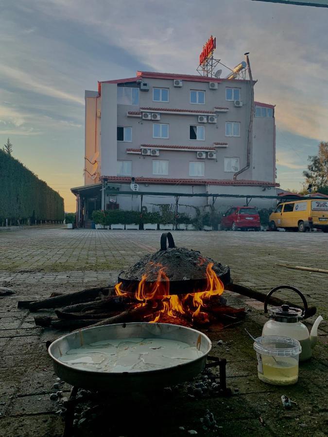 Hotel Anxhelo Kucove Bagian luar foto
